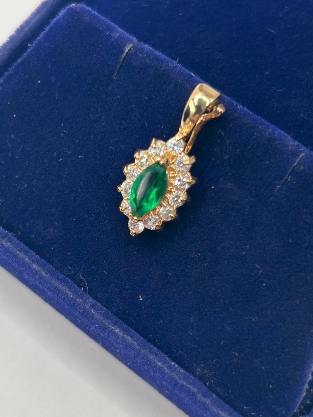 14k Gold 925 Pendant with Emerald Green Marquise Stone and CZ Diamonds.​